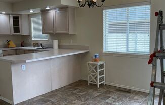 2 beds, 1 bath, $1,795, Unit M_Ridg6996