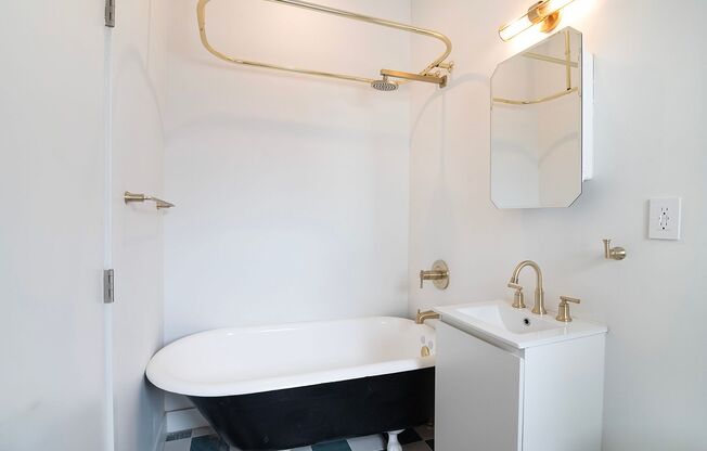 Studio, 1 bath, 203 sqft, $1,900, Unit 304