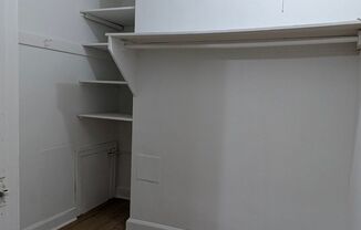 Lower East Side Milwaukee Studio and One bed Apartments- Flexible Lease Terms