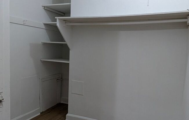 Lower East Side Milwaukee Studio and One bed Apartments- Flexible Lease Terms