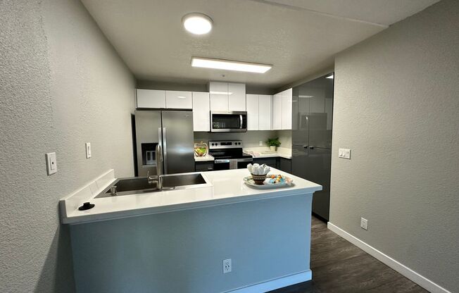 2 beds, 1 bath, 821 sqft, $2,765, Unit E027