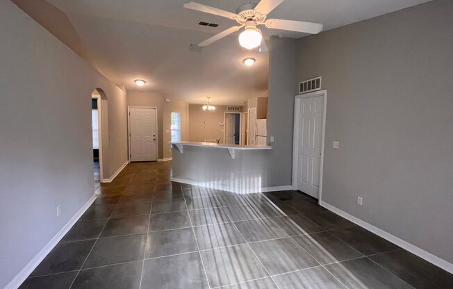 4BD/2.5BA Single-Family Home in Lockhart!