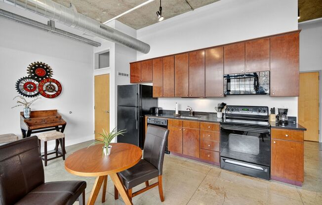 Studio, 1 bath, 610 sqft, $1,345, Unit 110-602