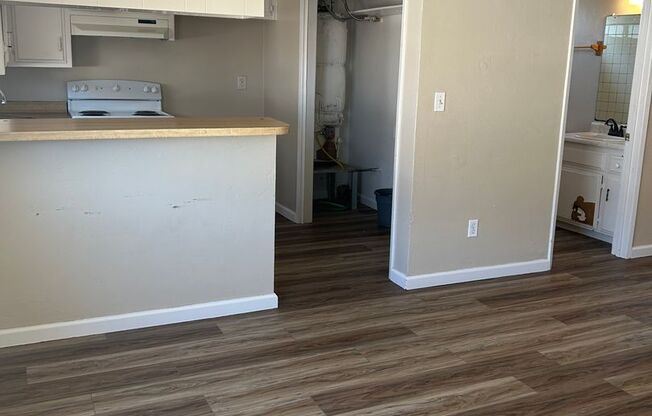 2 beds, 1 bath, $995, Unit C