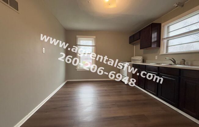 2 beds, 1 bath, 1,040 sqft, $895, Unit #2