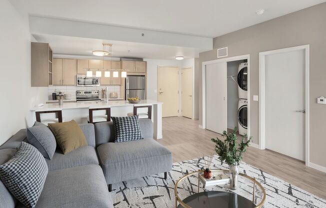 1 bed, 1 bath, 737 sqft, $2,000, Unit 914