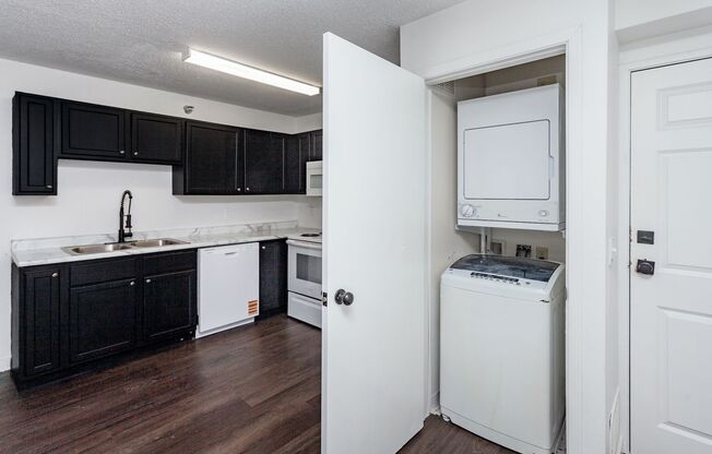 3 beds, 2 baths, 993 sqft, $1,228, Unit 1640-304