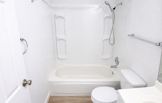 2 beds, 1 bath, 690 sqft, $1,595, Unit 721