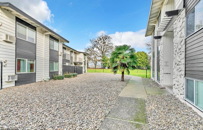 2 beds, 1 bath, 880 sqft, $1,395, Unit #1