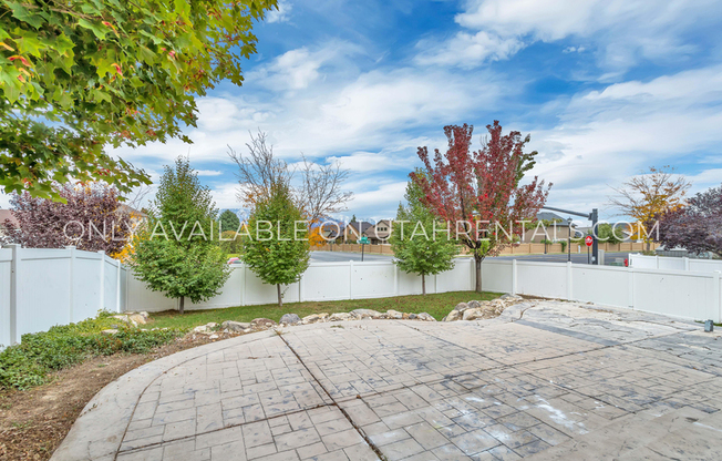 10881 S PINE SHADOW RD