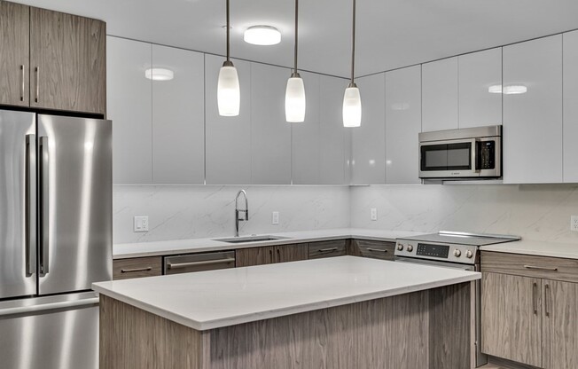 2 beds, 2.5 baths, 1,643 sqft, $4,905, Unit 305
