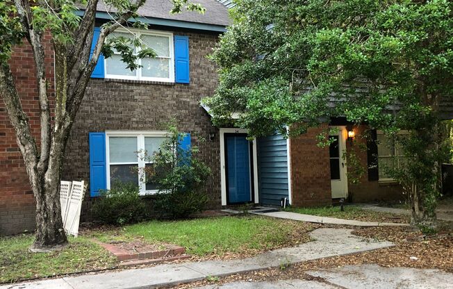 Lovely 2BD/1.5BA, Southside Savannah townhome, walking distance to Savannah Mall and GSU!!