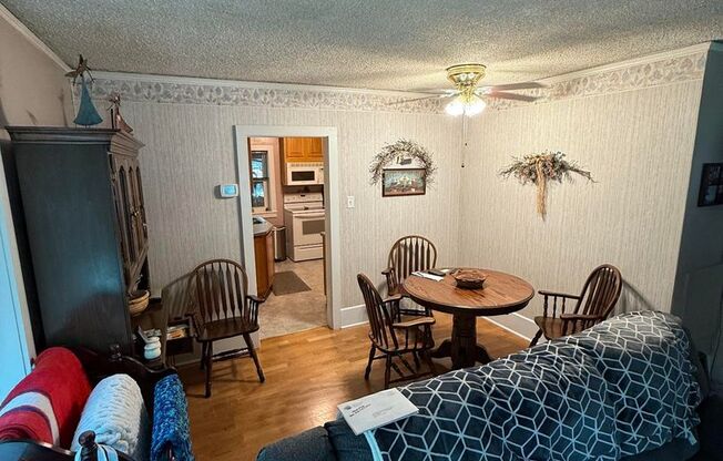 Warm & Furnished 2BR Home Near Billings Clinic