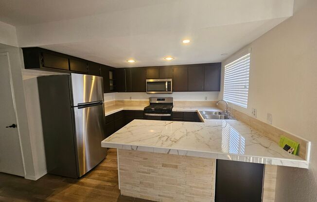 2 Bedroom Condo Near Rotary Park