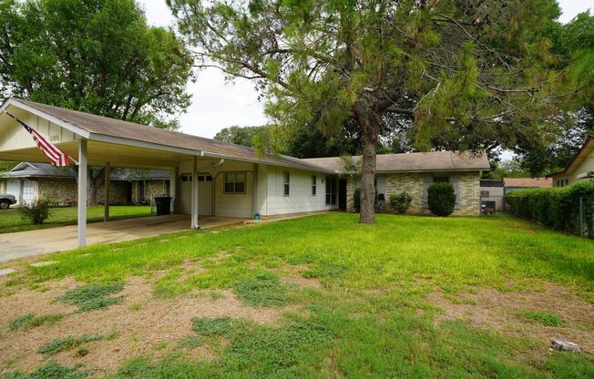 Updated home in established Schertz Neighborhood. Realtor Commission: $500
