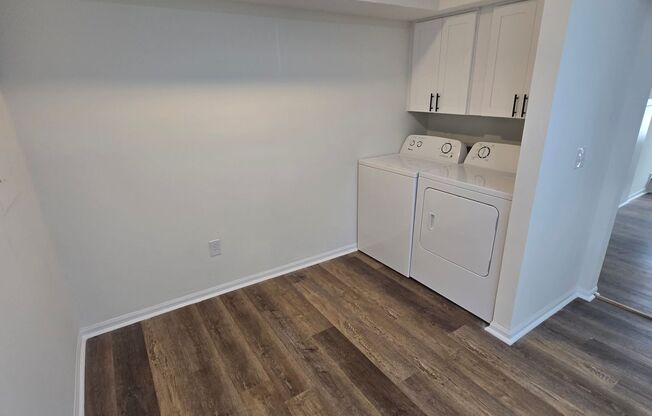 2 beds, 1.5 baths, 1,000 sqft, $1,300, Unit A