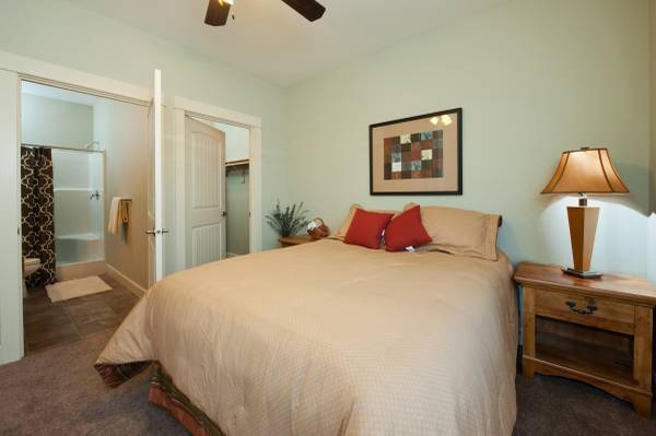 2 beds, 2 baths, 1,008 sqft, $1,675, Unit 201-F