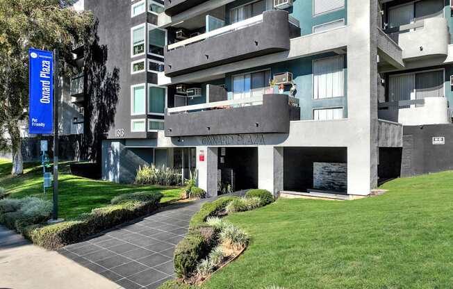 A modern apartment building with a sign that says "Oakland Plaza.".