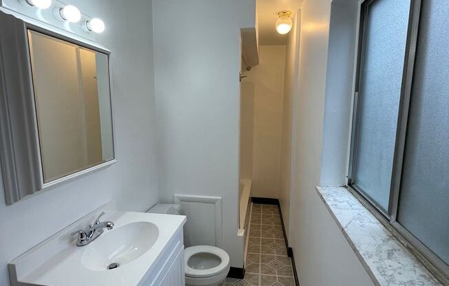 2 beds, 1 bath, $1,000, Unit Unit 1