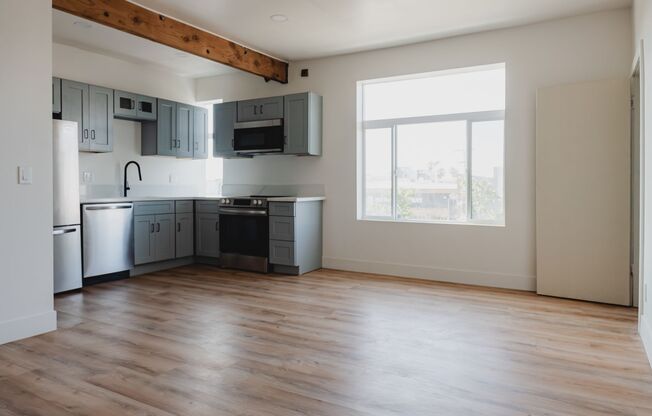 Studio, 1 bath, 324 sqft, $2,350, Unit 201