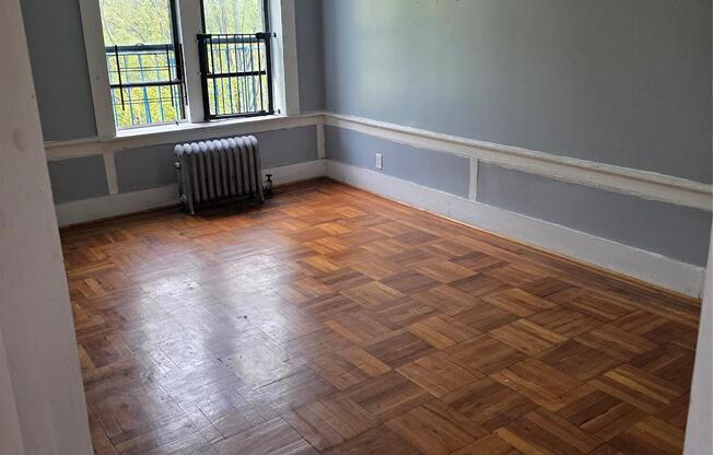 2 beds, 1 bath, 700 sqft, $3,104, Unit 4F