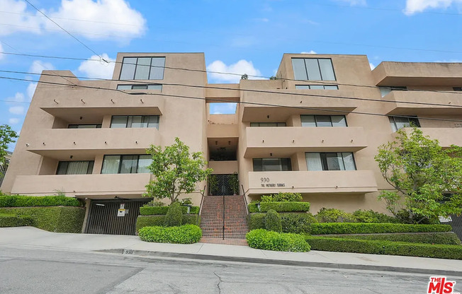 Luxury 2BR Condo in Prime West Hollywood's Norma Triangle