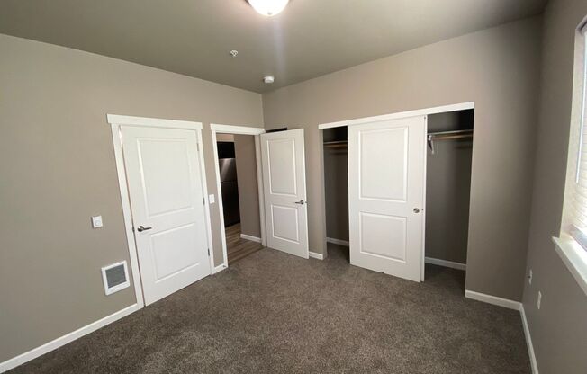 3 beds, 2 baths, 1,127 sqft, $1,790, Unit 207