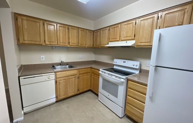 2 beds, 2 baths, 1,000 sqft, $1,925, Unit 14227 #203