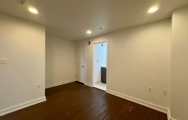 1 bed, 1 bath, 420 sqft, $1,199, Unit 11