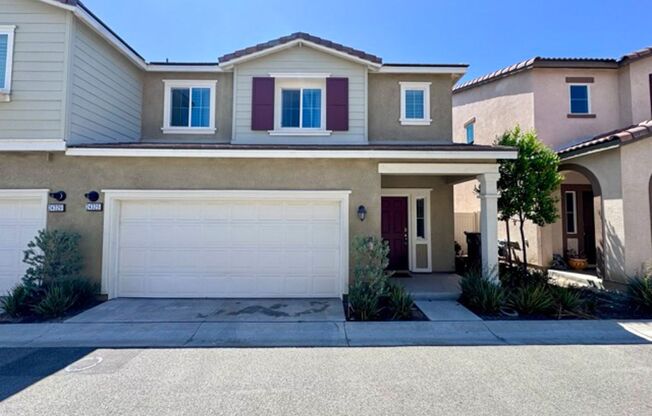 Beautiful 3 bedroom Town house available for lease!