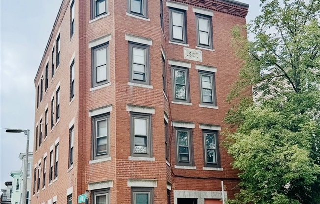 36 ASHLEY ST