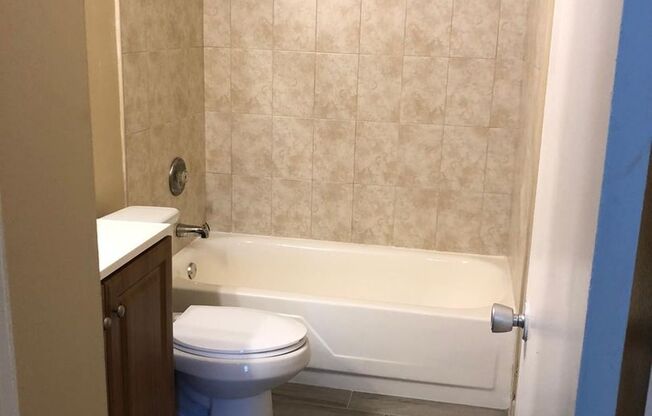 2 beds, 2 baths, $1,350, Unit # 416