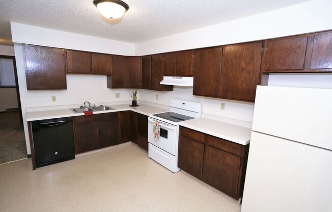 2 beds, 1 bath, $840, Unit 2400-5