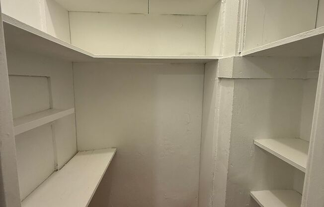 Studio, 1 bath, 294 sqft, $1,230, Unit New King Edward  5A4