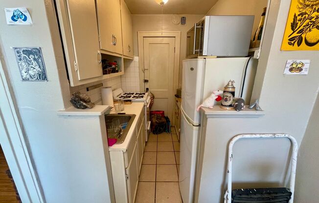 1 bed, 1 bath, $895, Unit 15