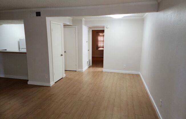 1 bed, 1 bath, 700 sqft, $1,175, Unit ELP2200-109