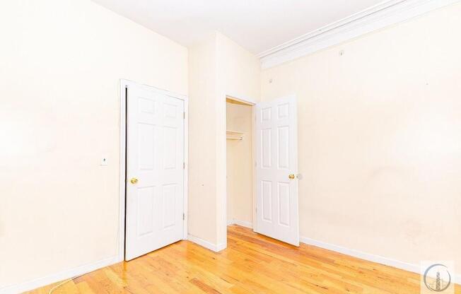 2 beds, 1 bath, $3,300, Unit 3L