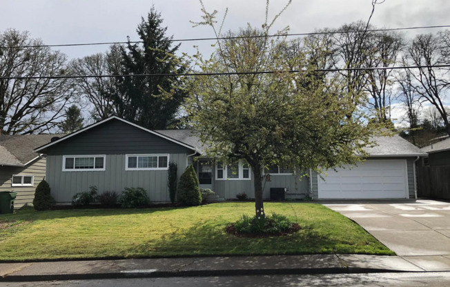 Stylish & Spacious 4-Bedroom Home in SE Salem – A Must-Tour!