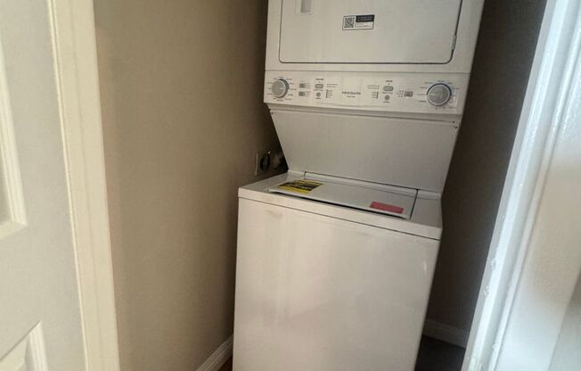 1 bed, 1 bath, 640 sqft, $2,295, Unit 216