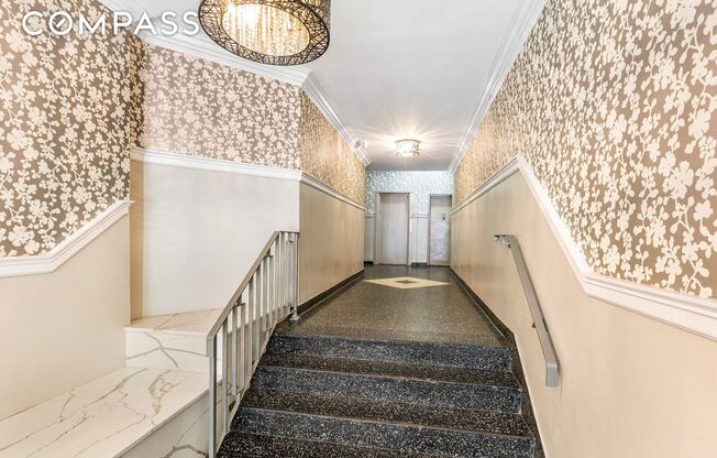 313 E 89 ST