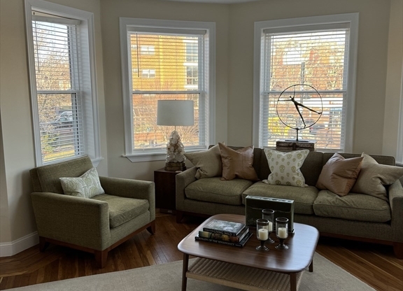 3 ALTON PL