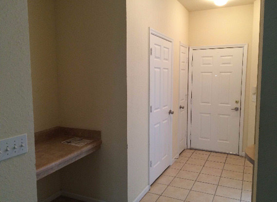 2/2.5 Town Home in Magnolia Place - Available mid-August!