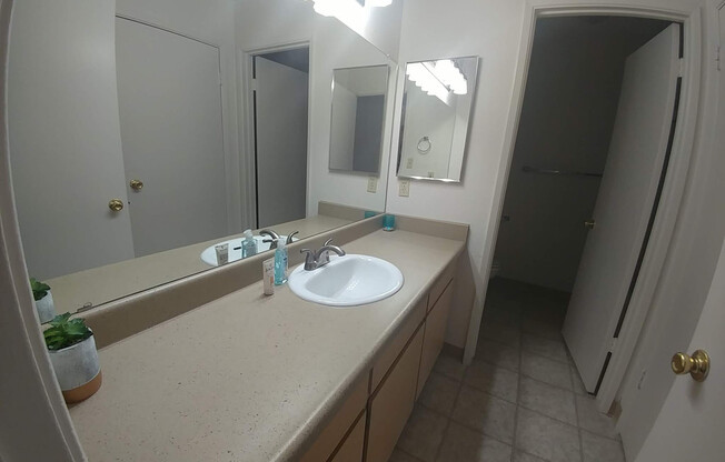 3 beds, 2 baths, 1,239 sqft, $2,015, Unit 1690-206