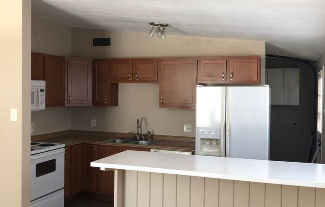 Bright and Spacious 4 Bedroom Home!