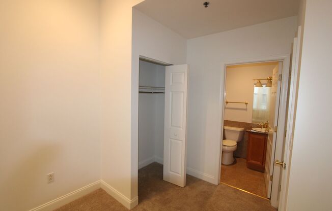 2 beds, 2 baths, 995 sqft, $1,800, Unit 201