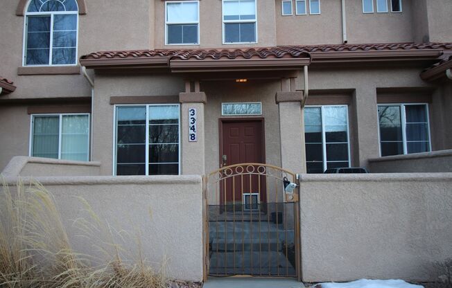 Beautiful 2bdrm 3 bath 2 car garage townhome