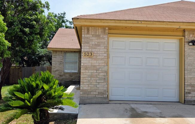 New Braunfels 2 Bedroom 2 Bath less than 1 mile from Landa Park!