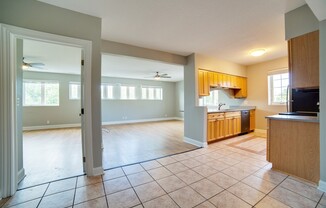 2 beds, 1 bath, 934 sqft, $1,350, Unit Unit 9