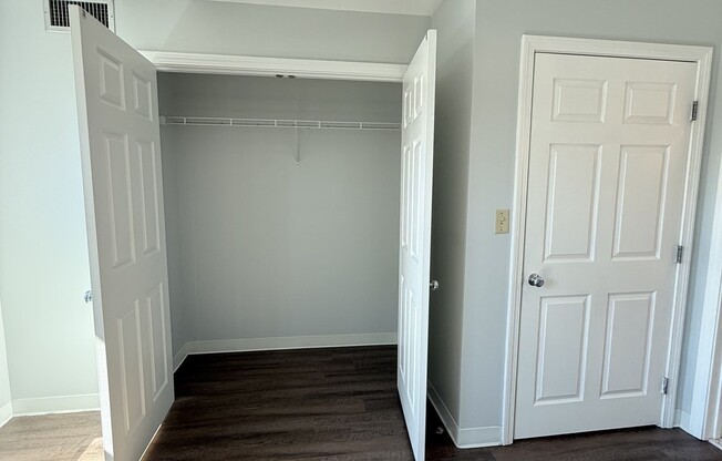 3 beds, 2 baths, 1,295 sqft, $4,900, Unit 612