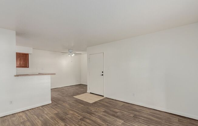 2 beds, 2 baths, 919 sqft, $1,675, Unit 1098